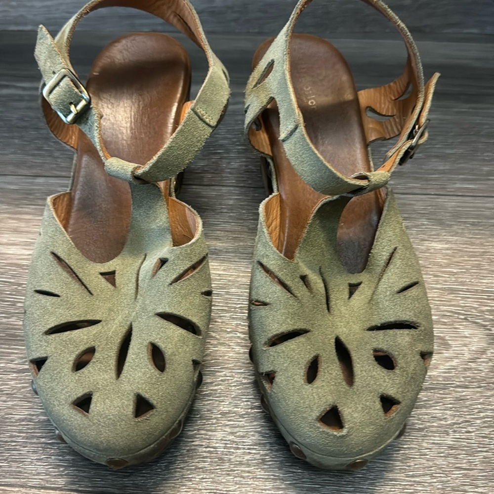 Eric Michael Suede "Nova" Sandals woman’s size 39 (n67)